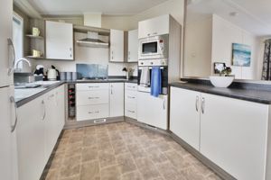Fully fitted kitchen- click for photo gallery